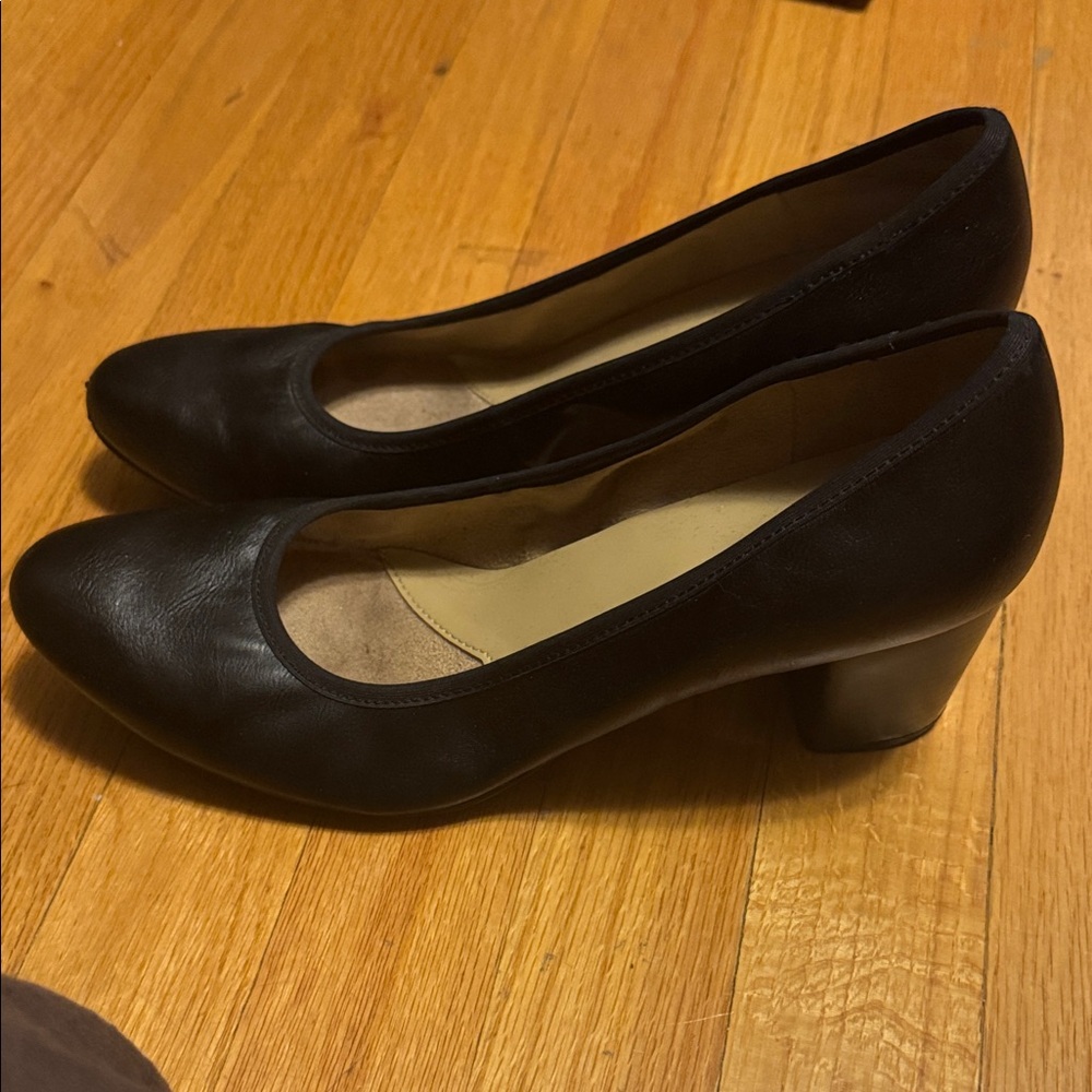 Naturalizer Classic Black Heels